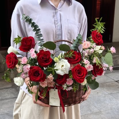 赤バラのバスケットアレンジメント