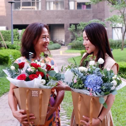 お二人で贈る花束 - 特別な日のギフト