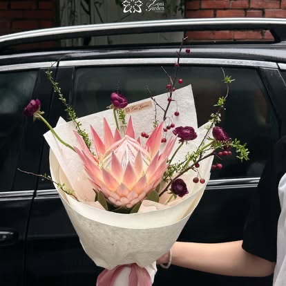 プロテア×パープルの個性派ブーケ